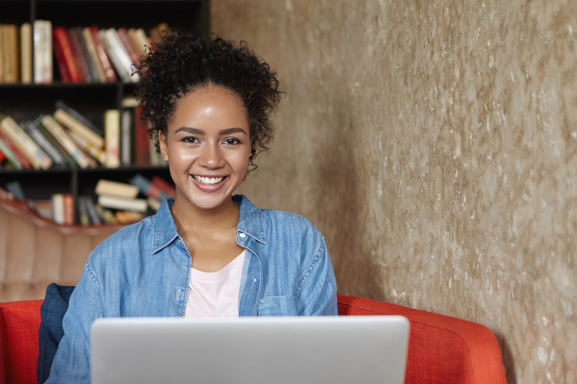Learner practising Tagalog out loud at her laptop